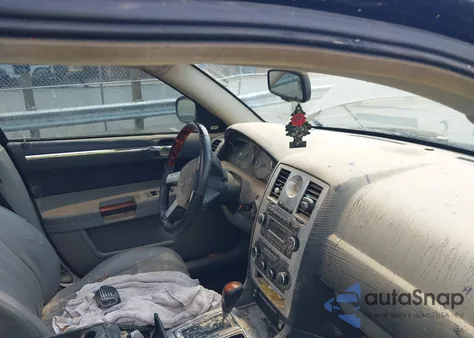 2006 Chrysler 300C z USA, uszkodzony, nr VIN 2C3KA63H66H352552